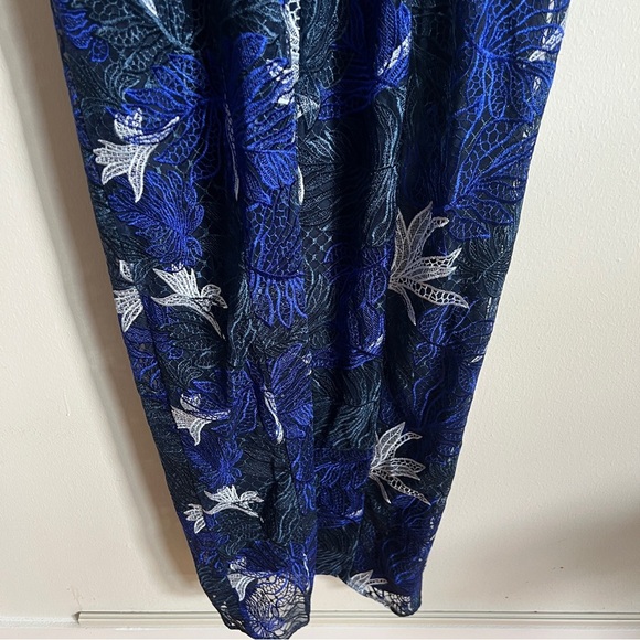 MARCHESA Norte Lace Short Sleeve Lace Column Gown - Picture 8 of 9